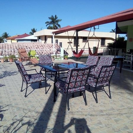 The Red Hut Inn Belize City Eksteriør bilde