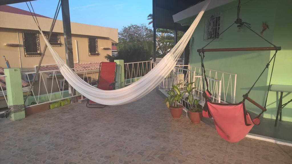The Red Hut Inn Belize City Eksteriør bilde