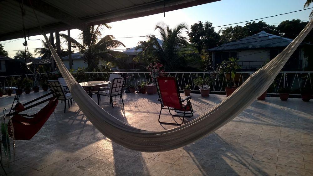 The Red Hut Inn Belize City Eksteriør bilde