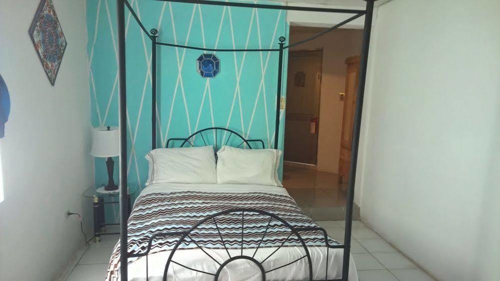 The Red Hut Inn Belize City Eksteriør bilde