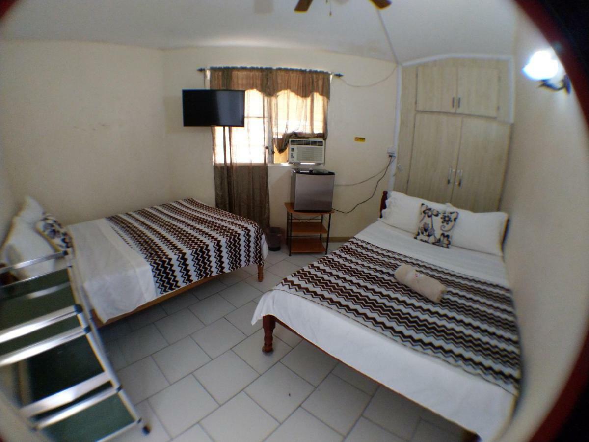 The Red Hut Inn Belize City Eksteriør bilde