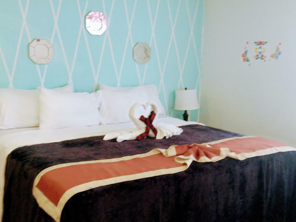 The Red Hut Inn Belize City Eksteriør bilde