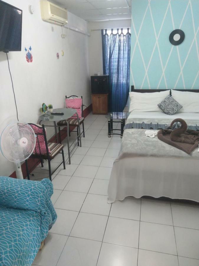 The Red Hut Inn Belize City Eksteriør bilde