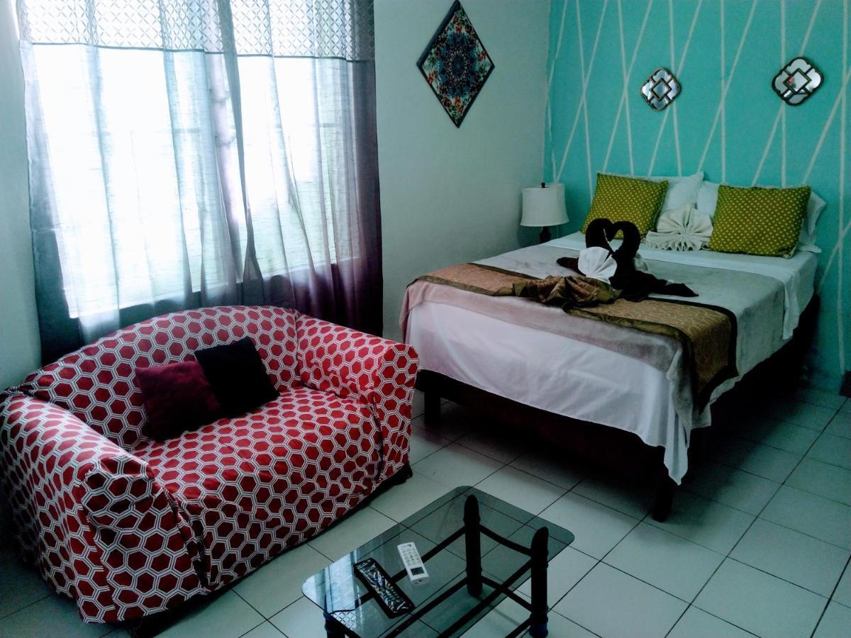 The Red Hut Inn Belize City Eksteriør bilde
