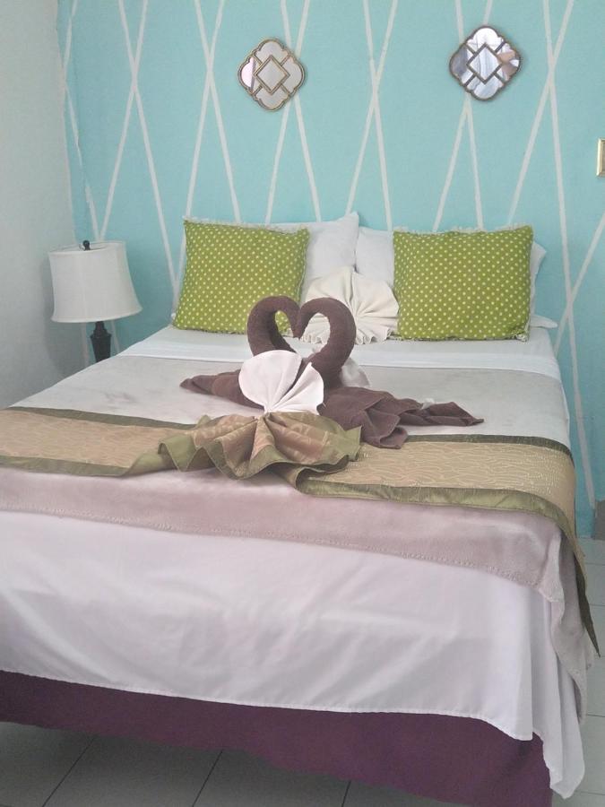 The Red Hut Inn Belize City Eksteriør bilde